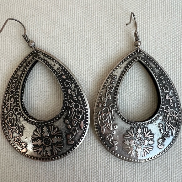 Bohemian Style Teardrop Earrings - Picture 3 of 3